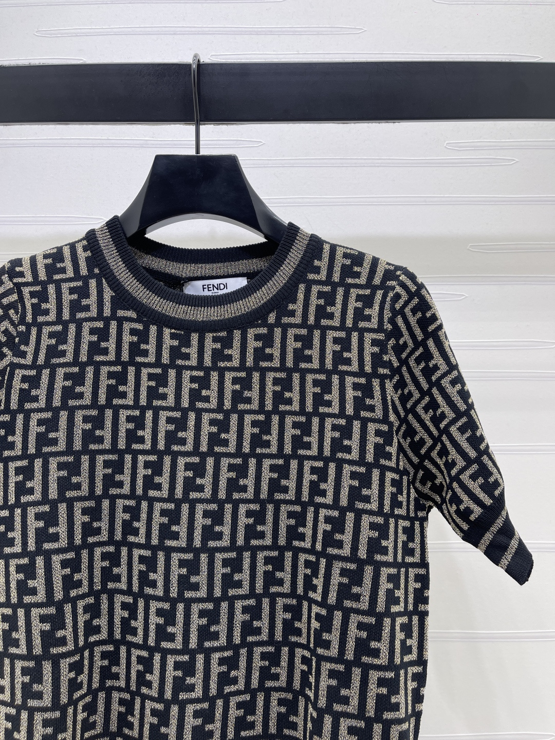 Women's short sleeves